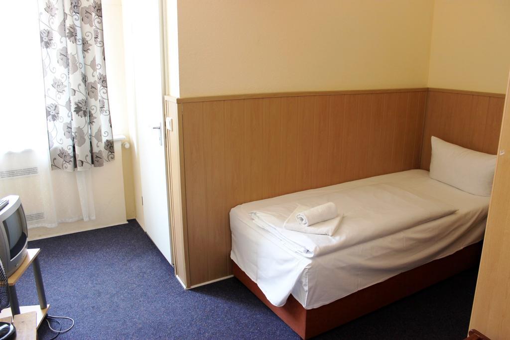 Hotel-pension Rheingold Am Kurfürstendamm 2* Berlin