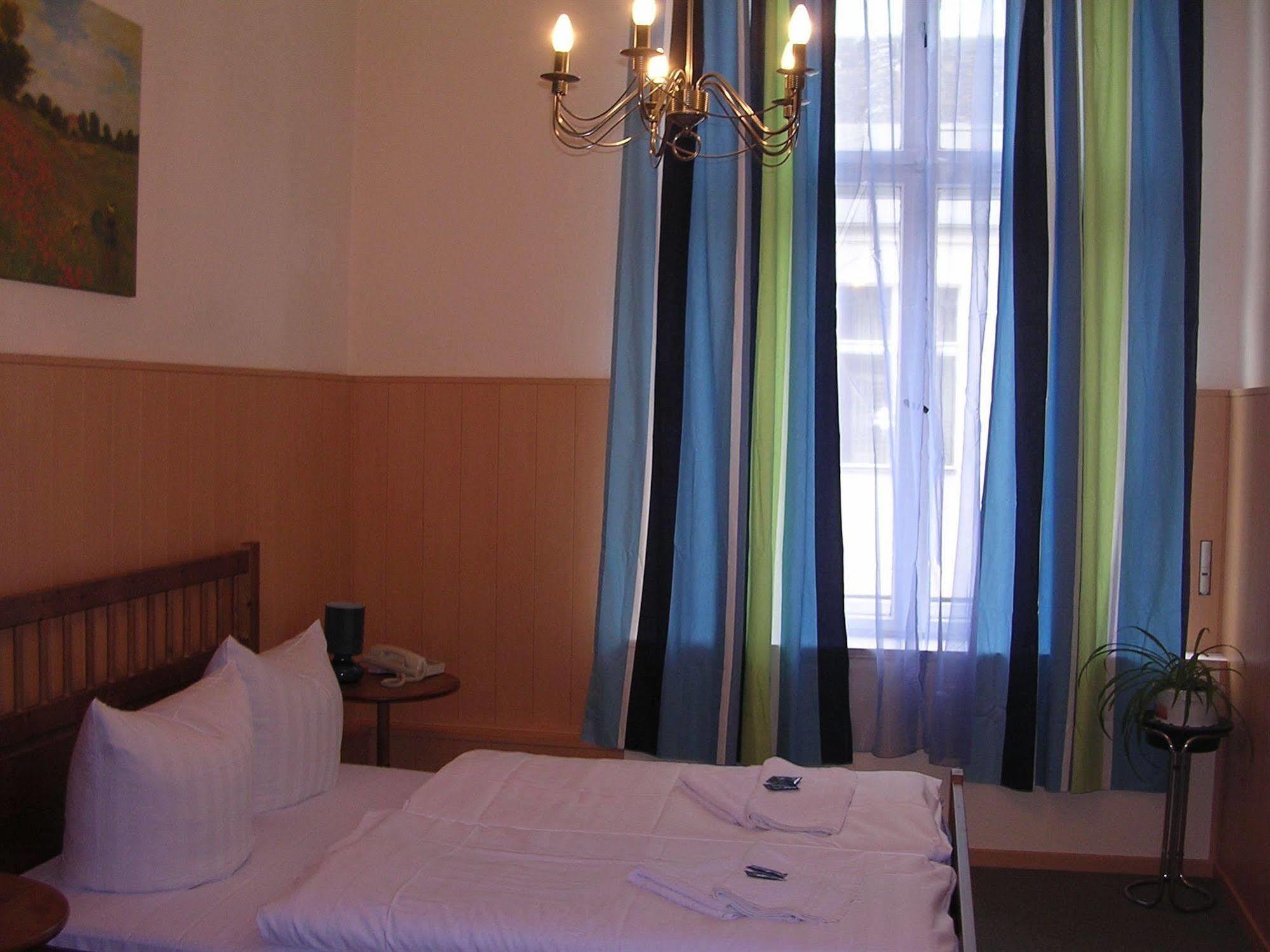 Hotel-pension Rheingold Am Kurfürstendamm 2* Berlin